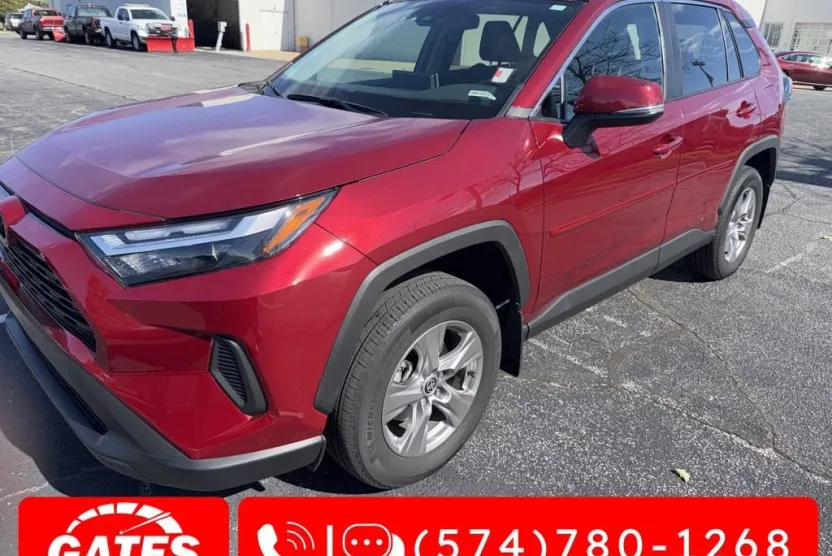 2022 Toyota RAV4 XLE photo 1