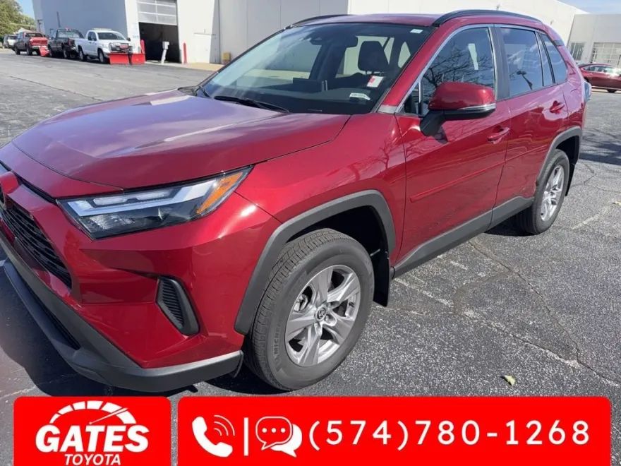 2022 Toyota RAV4 XLE photo 1