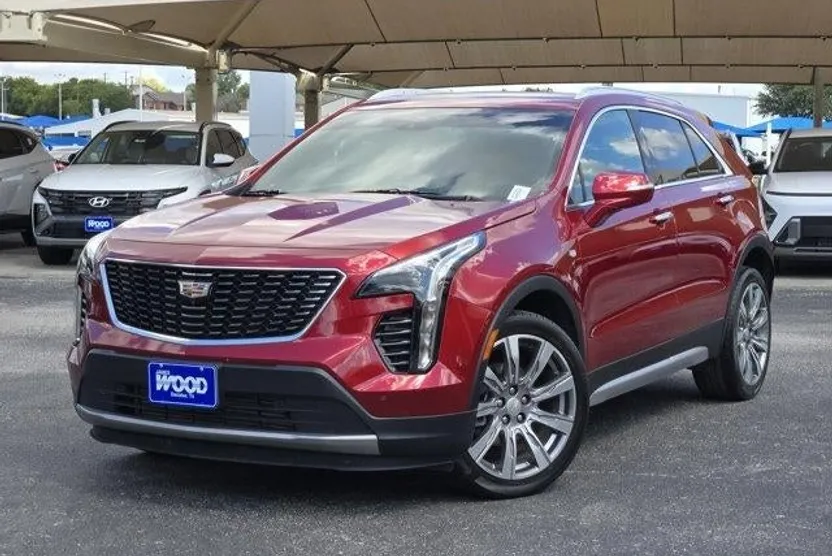 2022 Cadillac XT4 Premium Luxury photo 1