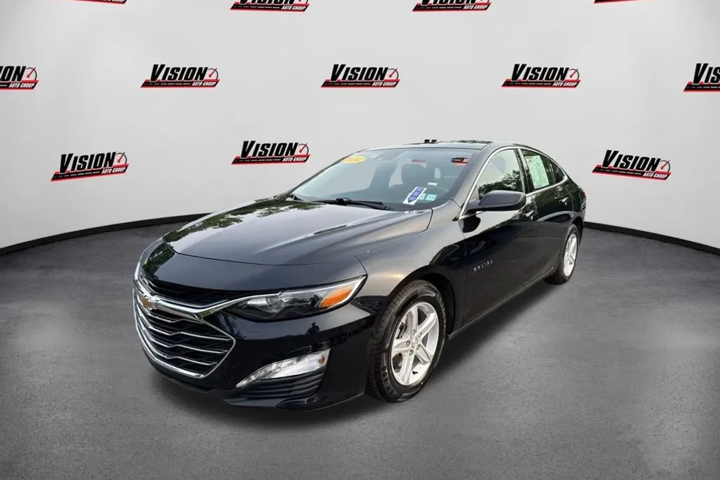 2024 Chevrolet Malibu 1LT photo 1