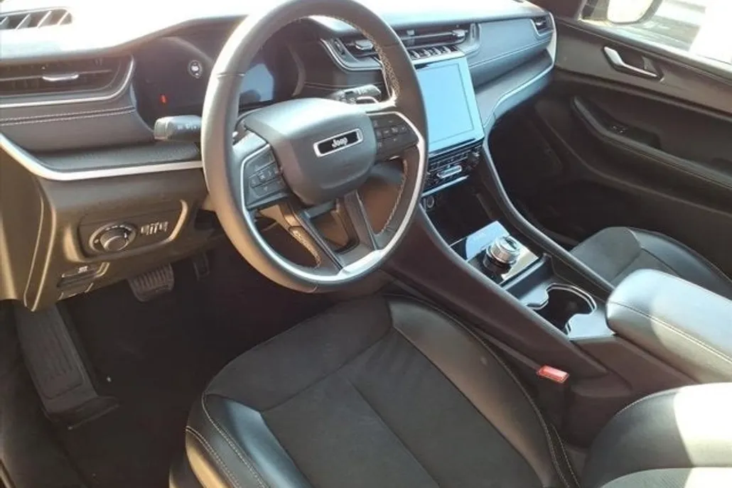 2024 Jeep Grand Cherokee Altitude photo 1