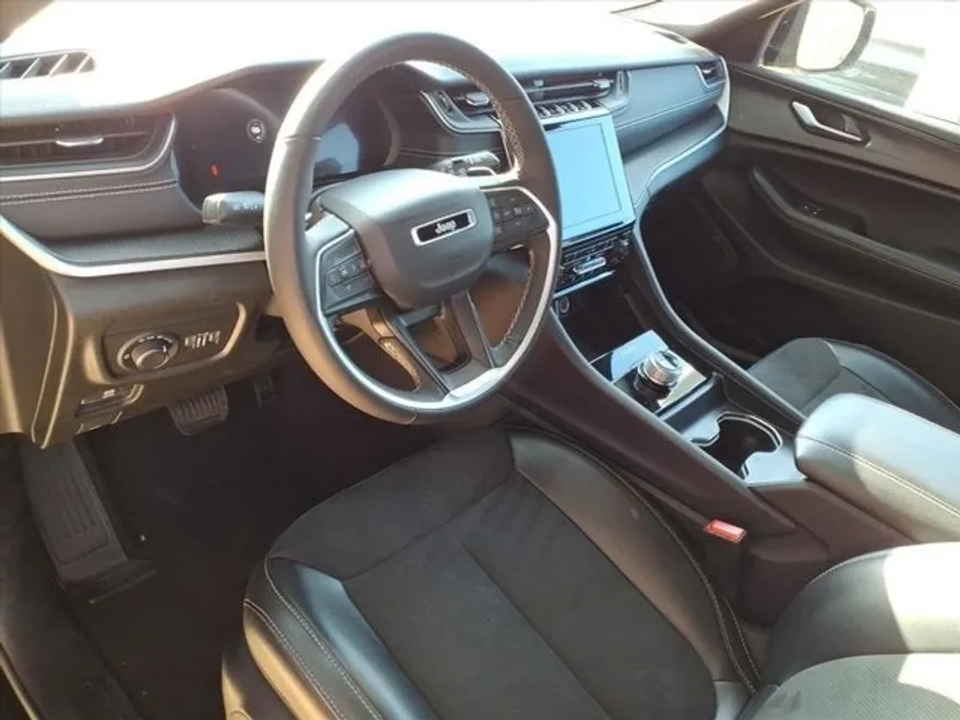 2024 Jeep Grand Cherokee Altitude photo 1