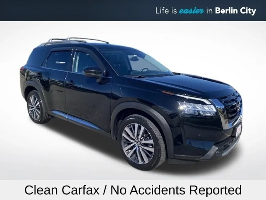 2022 Nissan Pathfinder Platinum photo 1