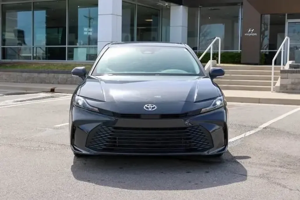 2025 Toyota Camry LE photo 1