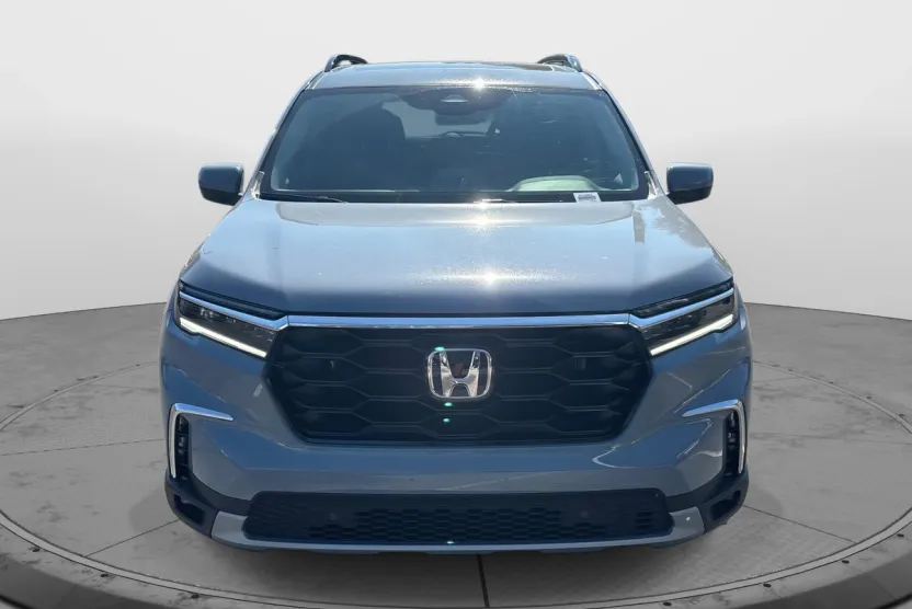 2025 Honda Pilot Touring photo 1