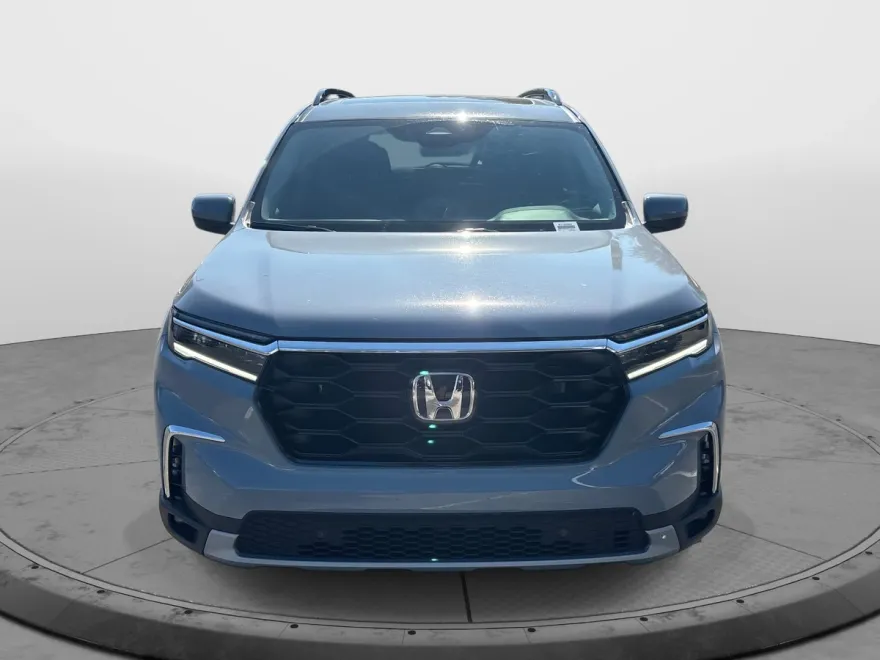 2025 Honda Pilot Touring photo 1