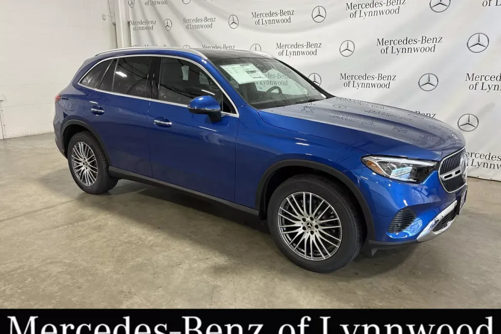 2025 Mercedes Benz GLC 300 4MATIC photo 1