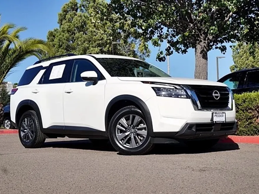 2023 Nissan Pathfinder SV photo 1