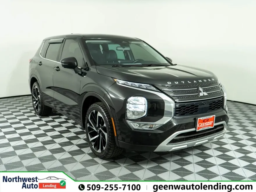 2023 Mitsubishi Outlander SE Black Edition photo 1