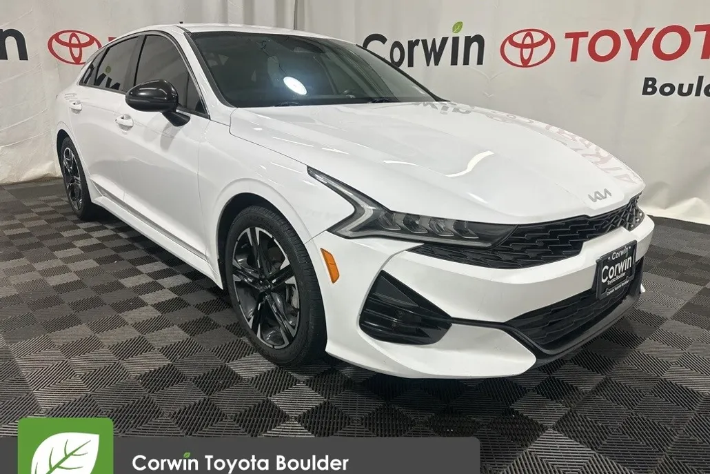 2022 Kia K5 GT-Line photo 1