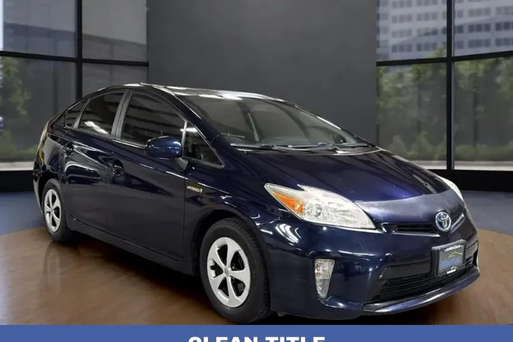 2015 Toyota Prius Two photo 1