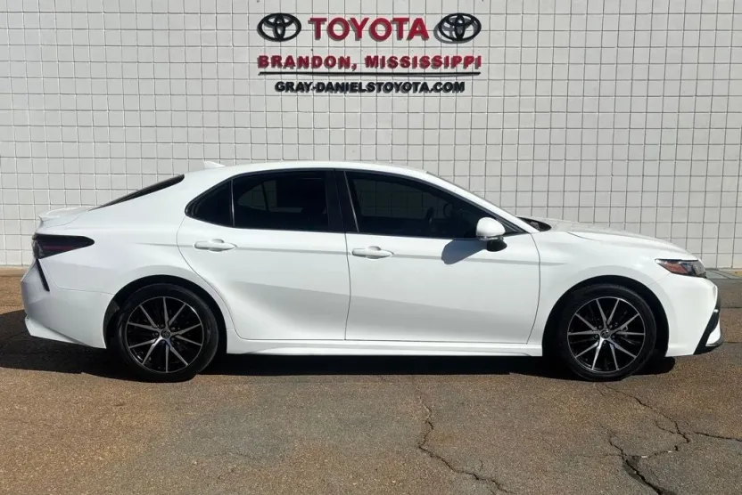 2023 Toyota Camry SE photo 1