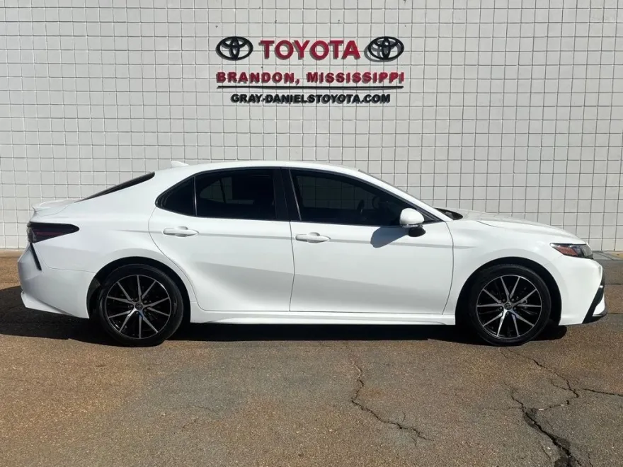 2023 Toyota Camry SE photo 1