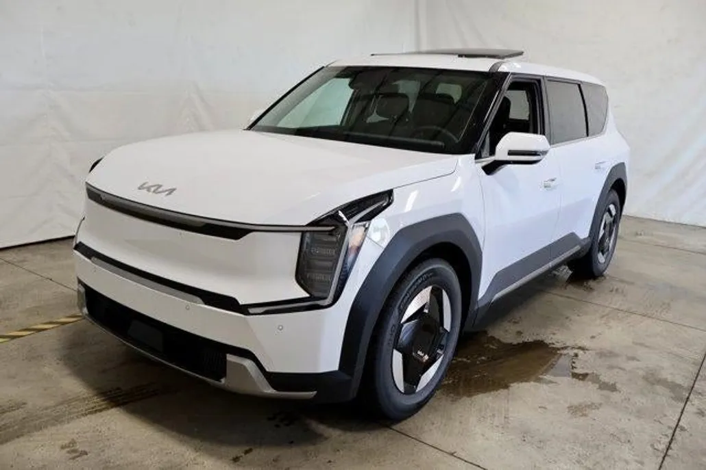 2026 Kia EV9 Light Long Range photo 1