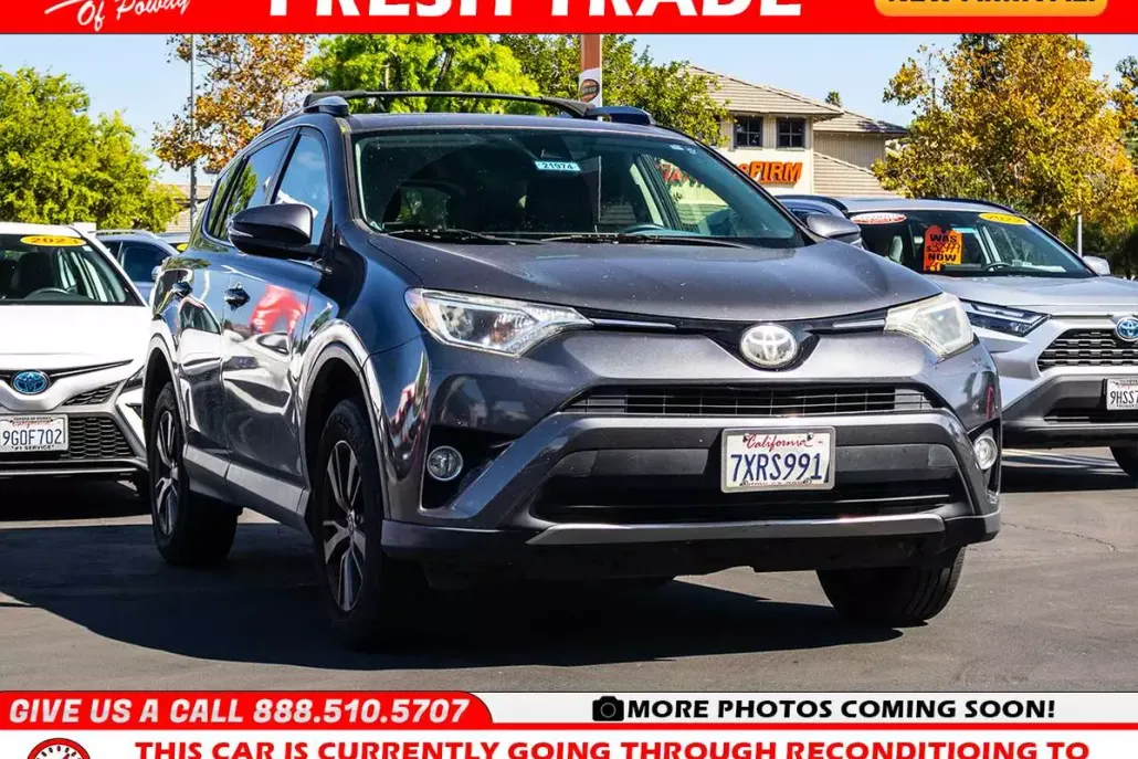 2017 Toyota RAV4 XLE photo 1