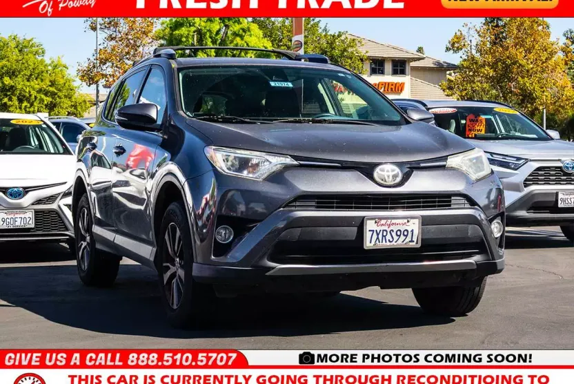 2017 Toyota RAV4 XLE photo 1