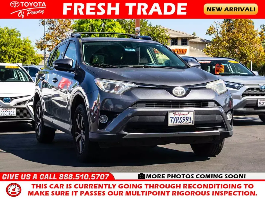 2017 Toyota RAV4 XLE photo 1