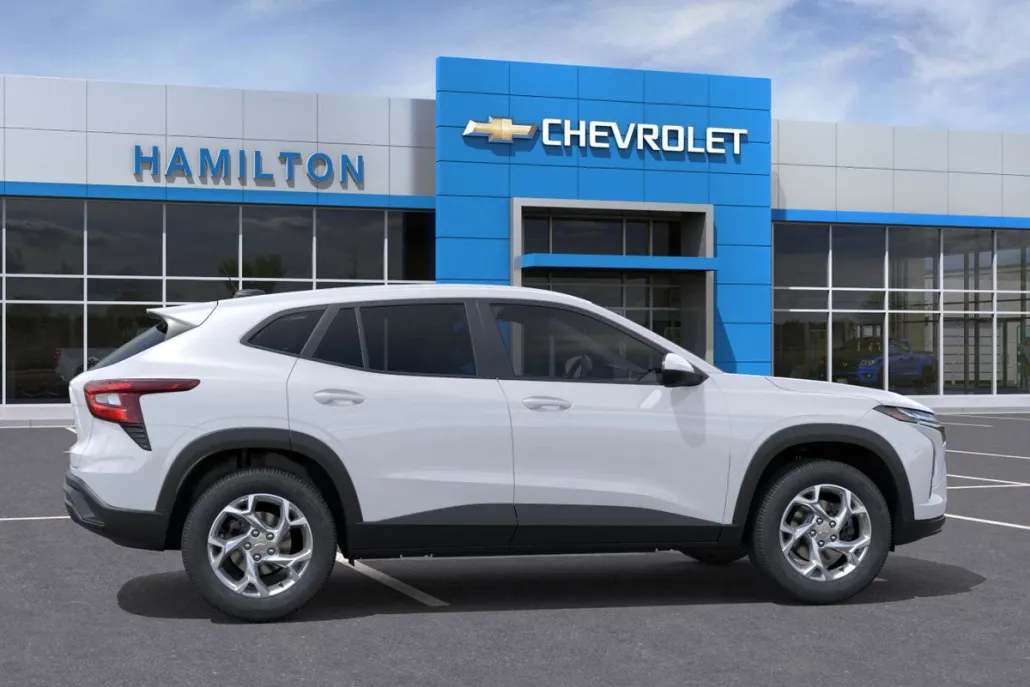 2025 Chevrolet Trax LS photo 1