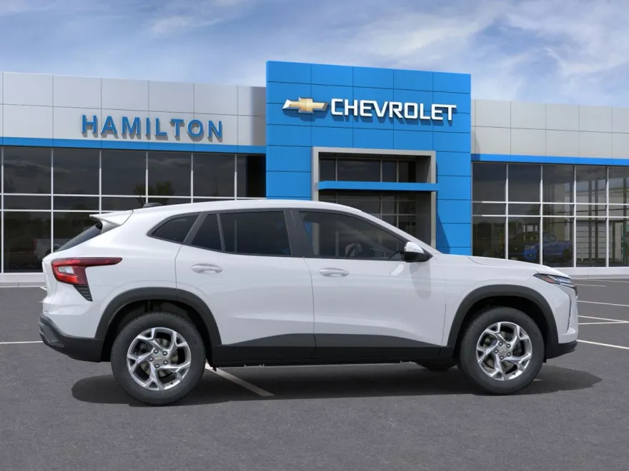 2025 Chevrolet Trax LS photo 1