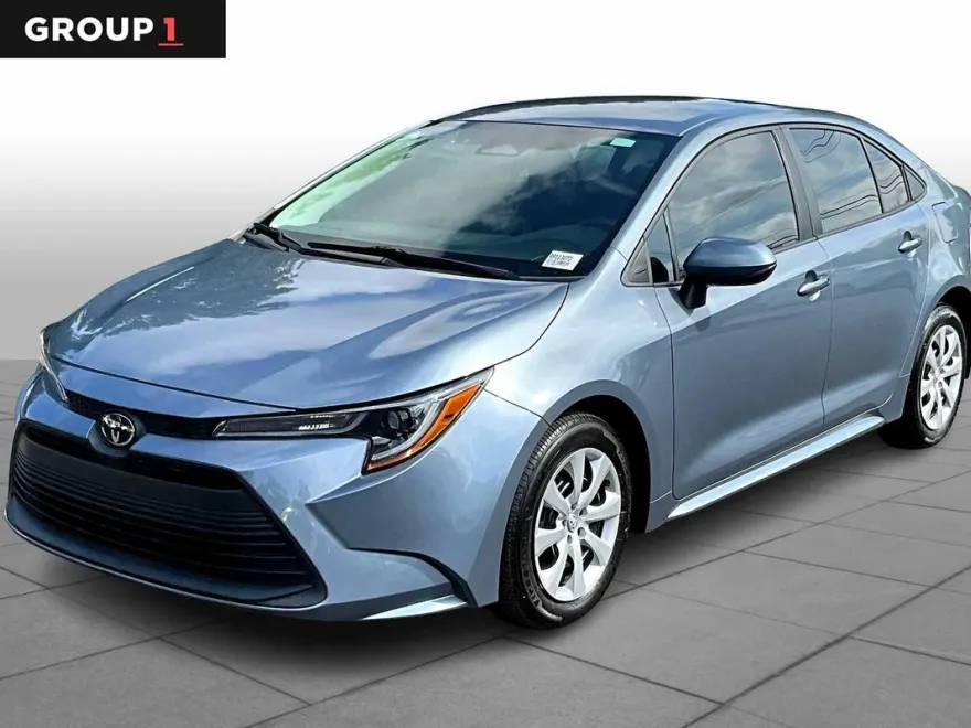 2024 Toyota Corolla LE photo 1