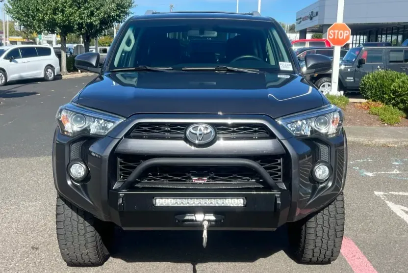 2018 Toyota 4Runner SR5 photo 1