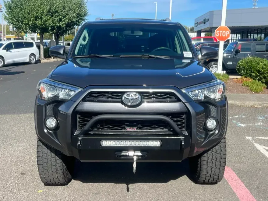 2018 Toyota 4Runner SR5 photo 1