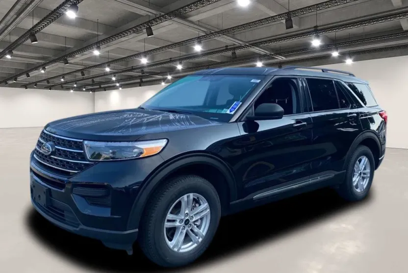 2022 Ford Explorer XLT photo 1