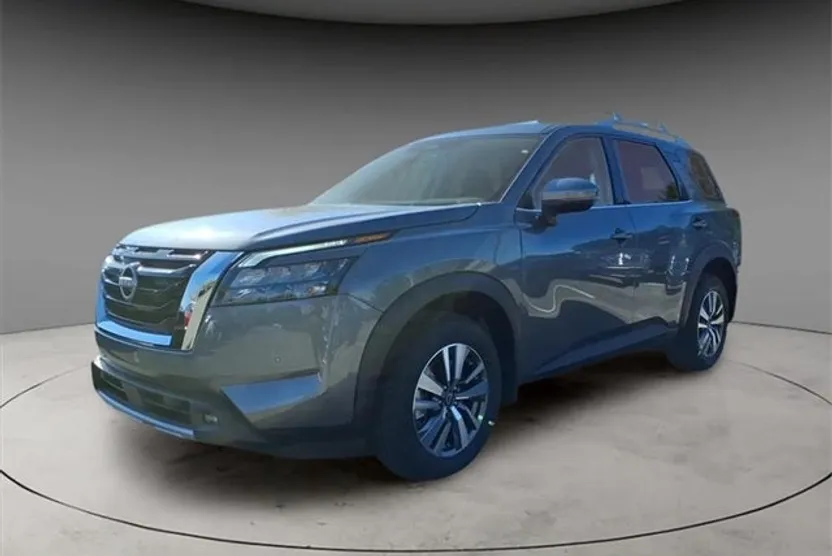 2025 Nissan Pathfinder SL photo 1