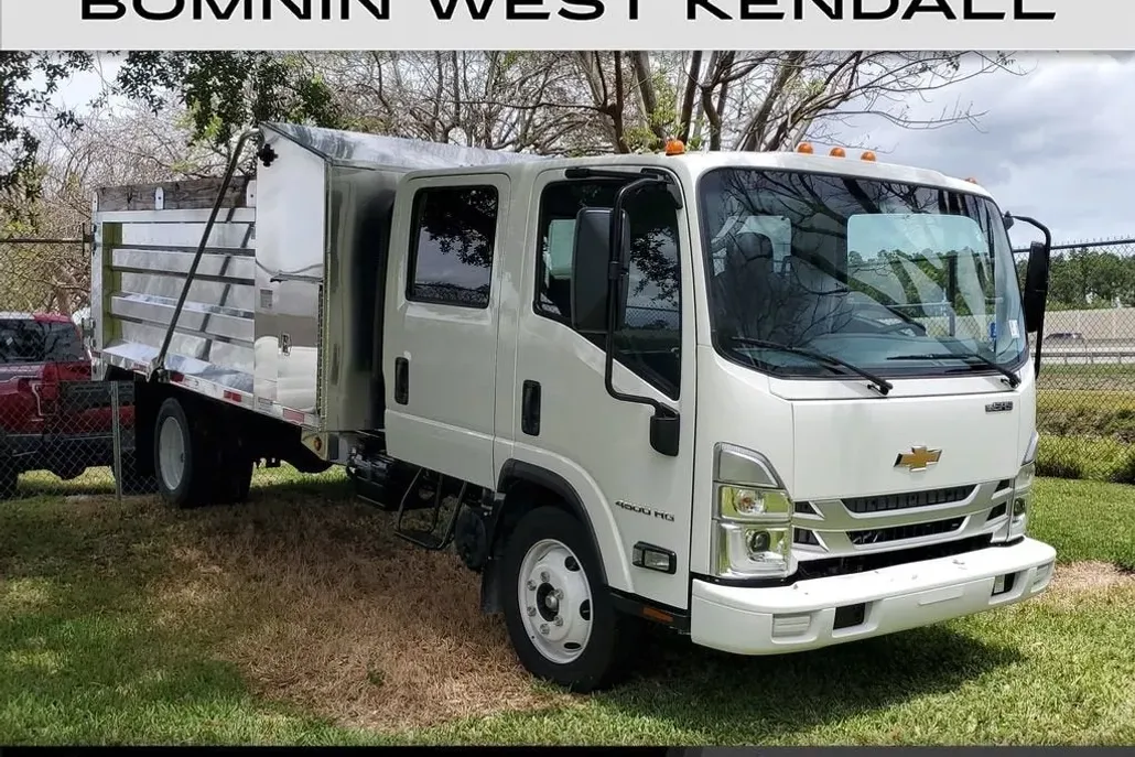 2025 Chevrolet Silverado 4500HD Base photo 1