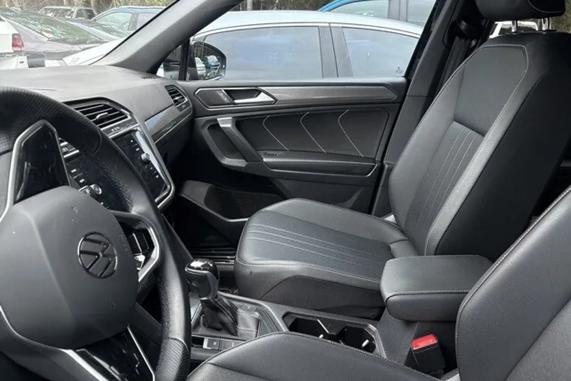 2023 Volkswagen Tiguan SE R-Line Black photo 1