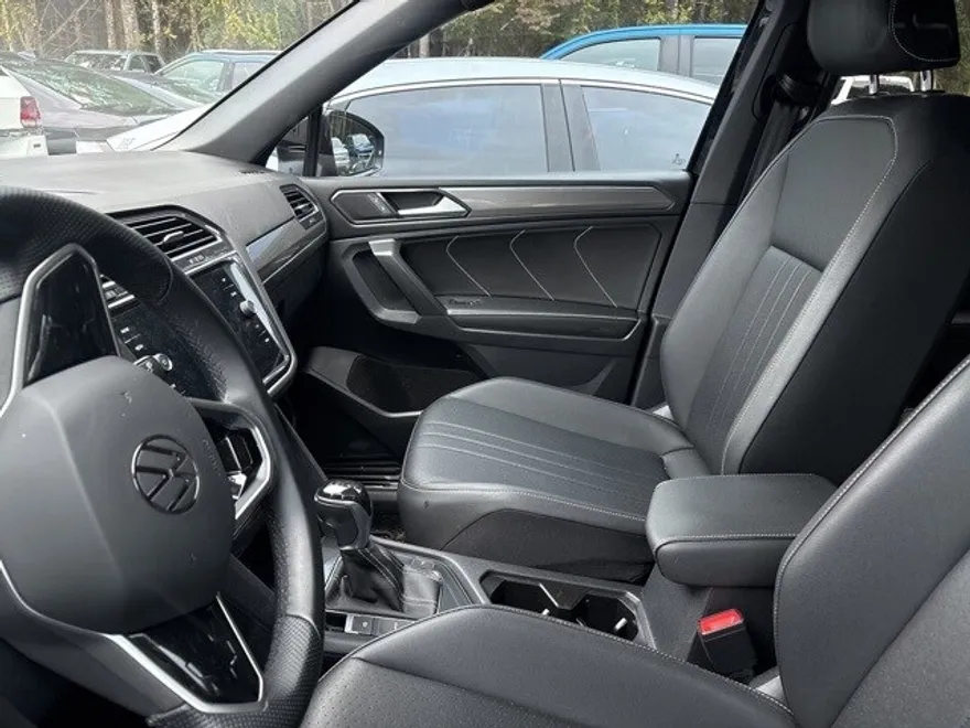 2023 Volkswagen Tiguan SE R-Line Black photo 1
