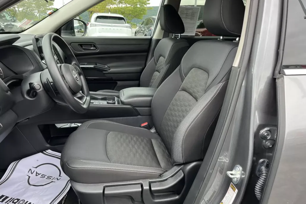 2024 Nissan Pathfinder S photo 1
