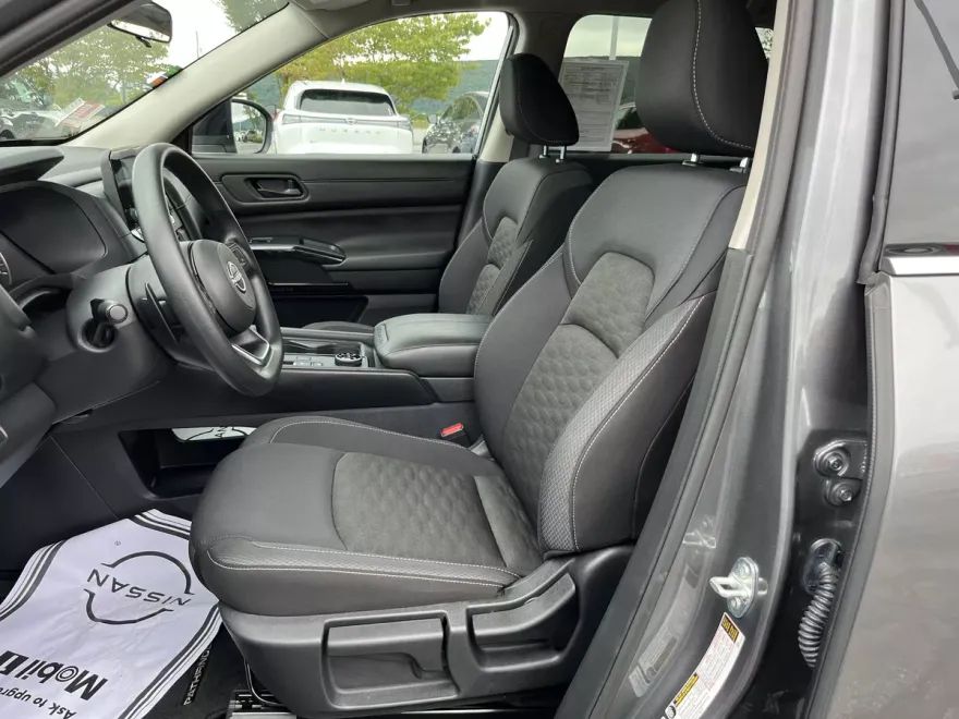 2024 Nissan Pathfinder S photo 1