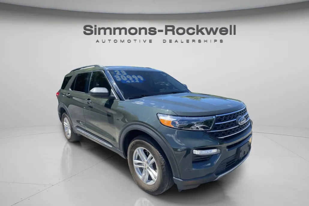 2023 Ford Explorer XLT photo 1