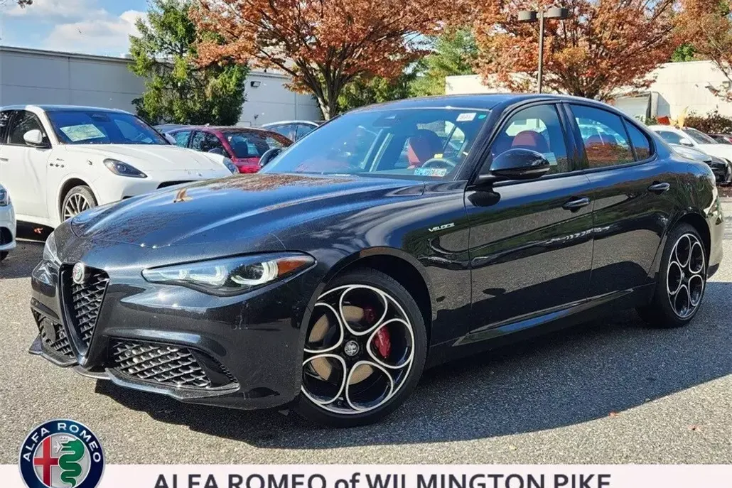 2024 Alfa Romeo Giulia photo 1