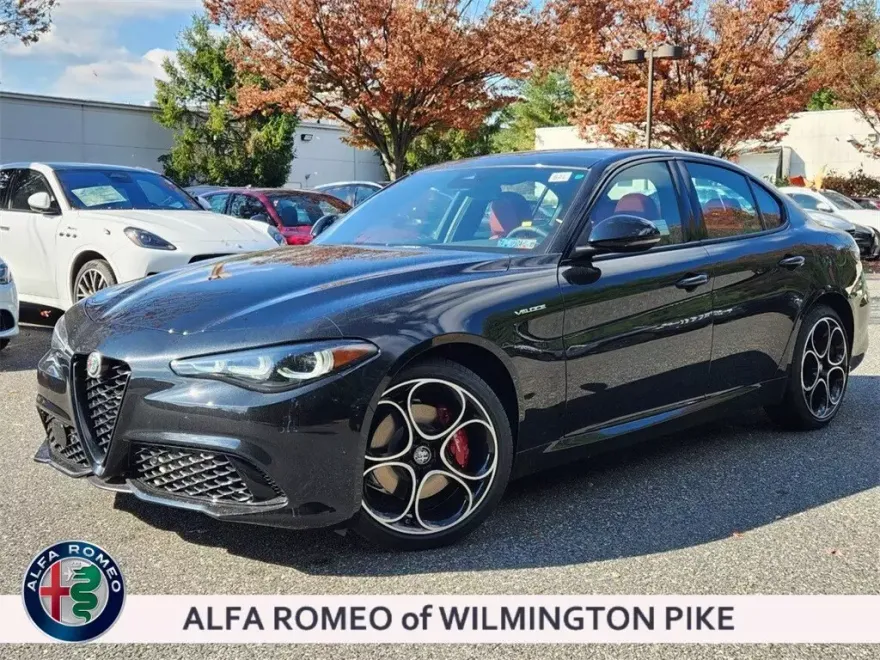 2024 Alfa Romeo Giulia photo 1