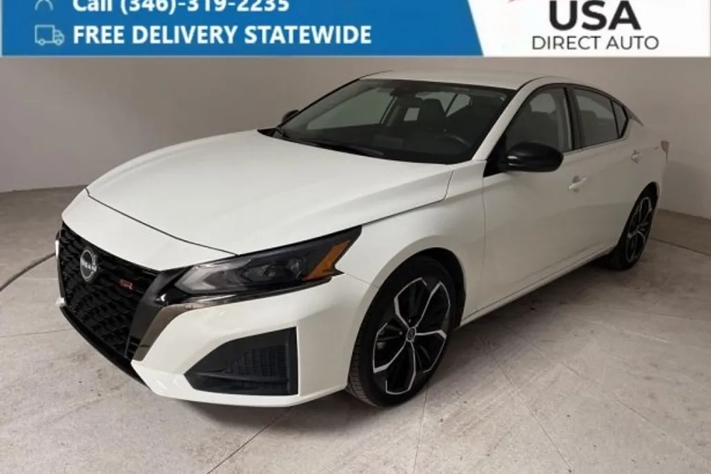 2023 Nissan Altima SR photo 1