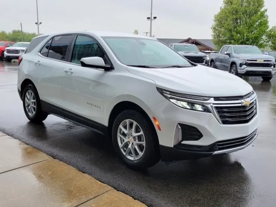 2022 Chevrolet Equinox LT photo 1
