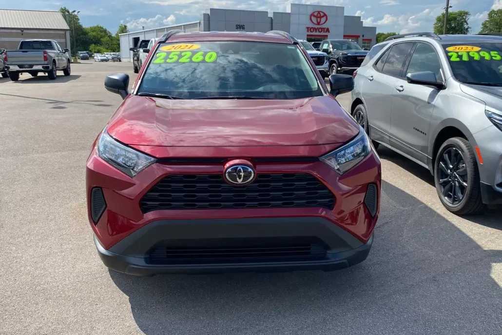 2021 Toyota RAV4 LE photo 1