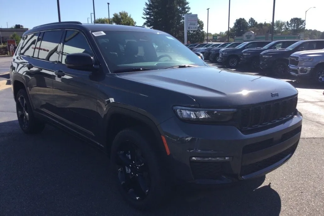 2025 Jeep Grand Cherokee Limited photo 1