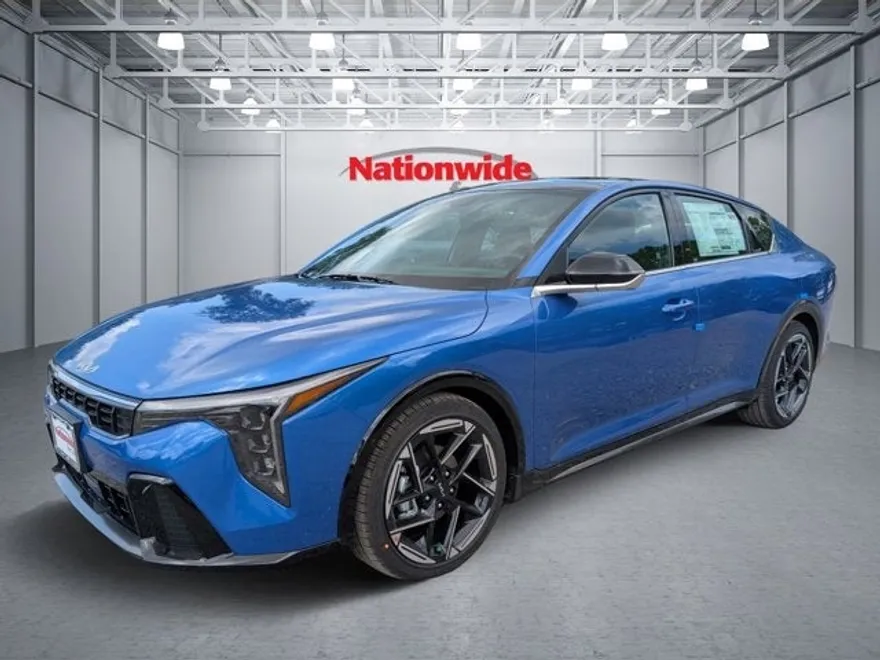 2025 Kia K4 GT-Line photo 1