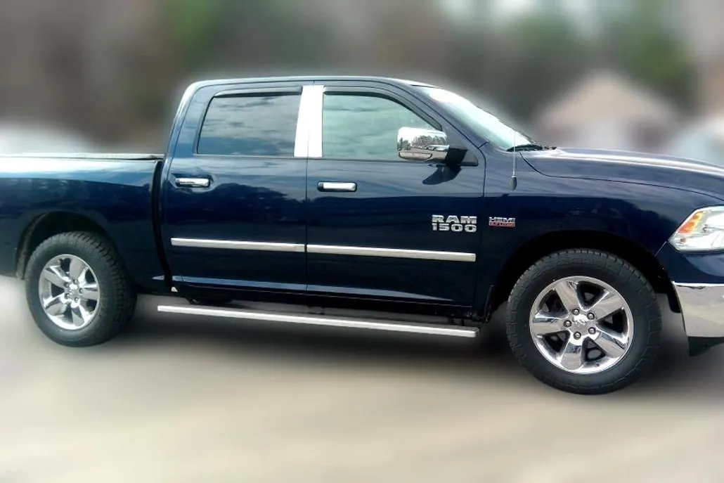 2018 Ram 1500 SLT photo 1