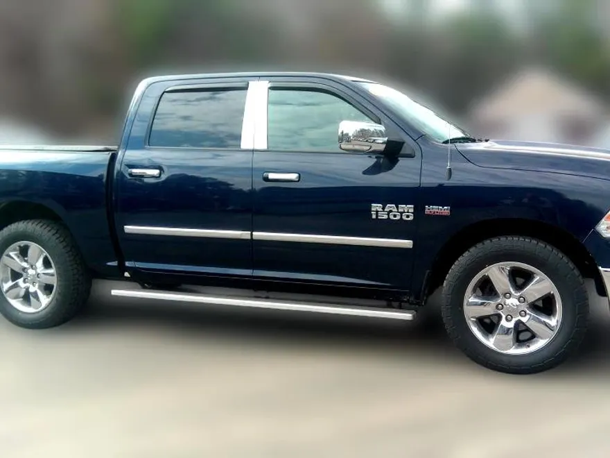 2018 Ram 1500 SLT photo 1