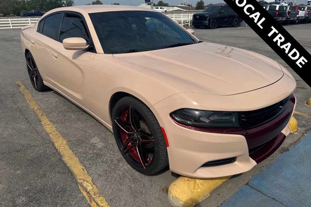 2017 Dodge Charger SE photo 1