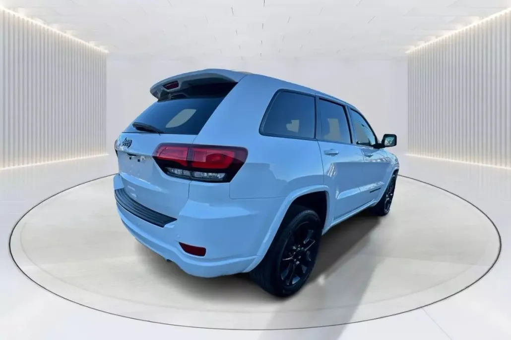 2018 Jeep Grand Cherokee Altitude Sport photo 1