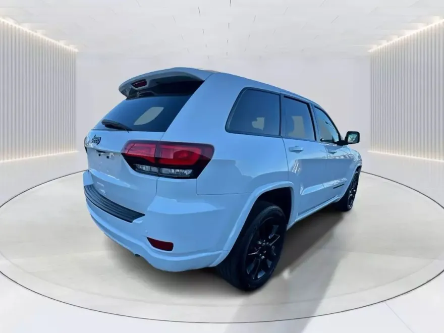 2018 Jeep Grand Cherokee Altitude Sport photo 1