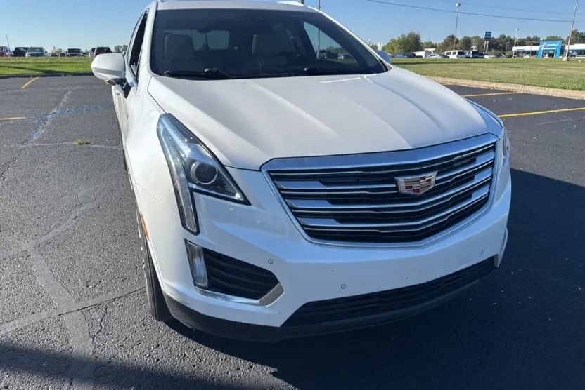 2019 Cadillac XT5 Luxury photo 1