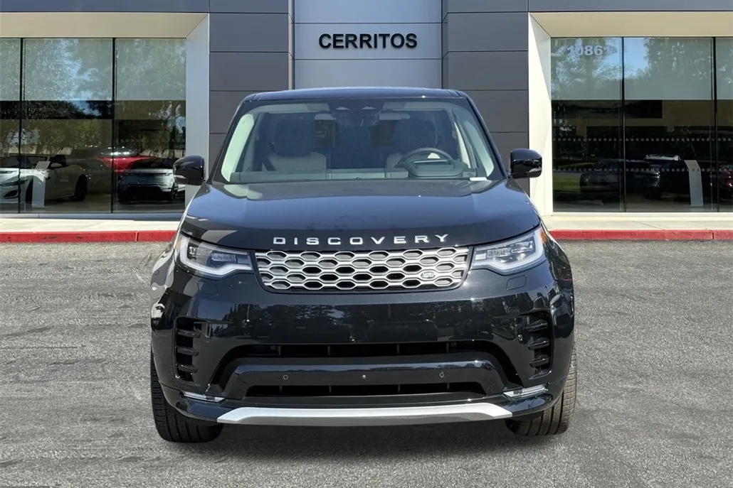 2025 Land Rover Discovery Metropolitan Edition photo 1