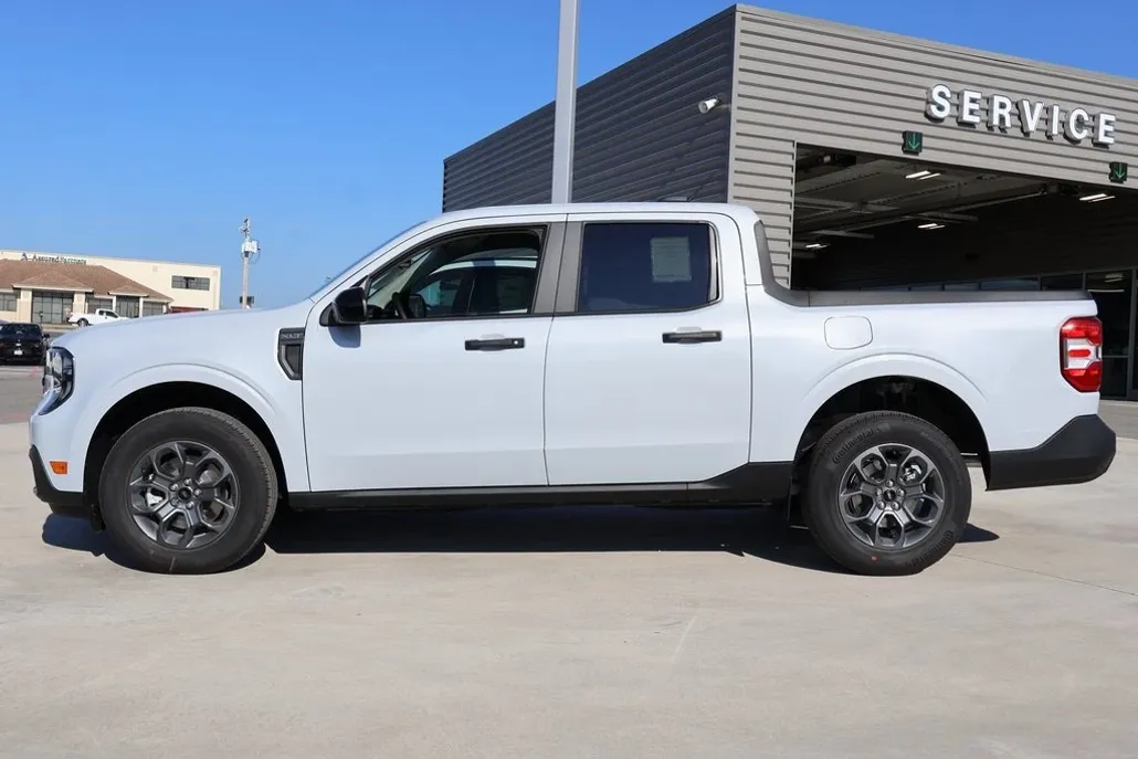 2025 Ford Maverick XLT photo 1
