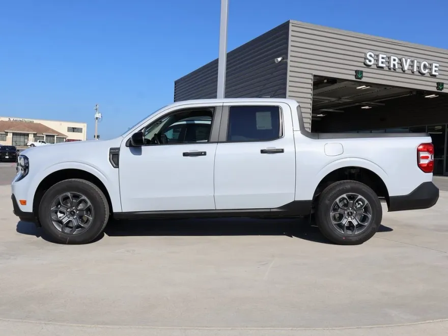 2025 Ford Maverick XLT photo 1